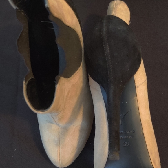 Giuseppe Zanotti Suede Two-tone Cream and Black Heeled Booties - Picture 2 of 6